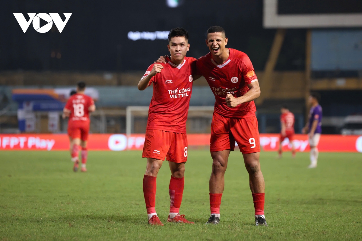 the cong viettel thang thuyet phuc ha noi fc, vuon len nhi bang v-league hinh anh 23