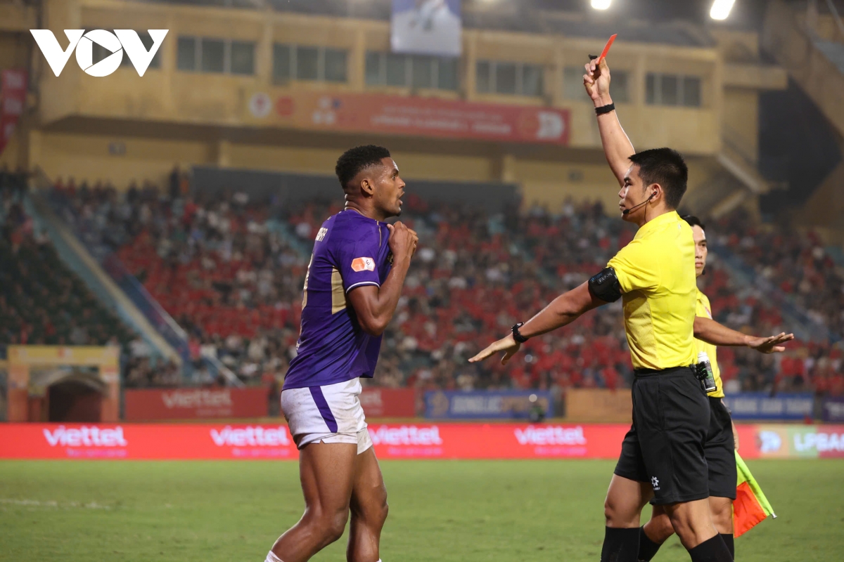 the cong viettel thang thuyet phuc ha noi fc, vuon len nhi bang v-league hinh anh 26