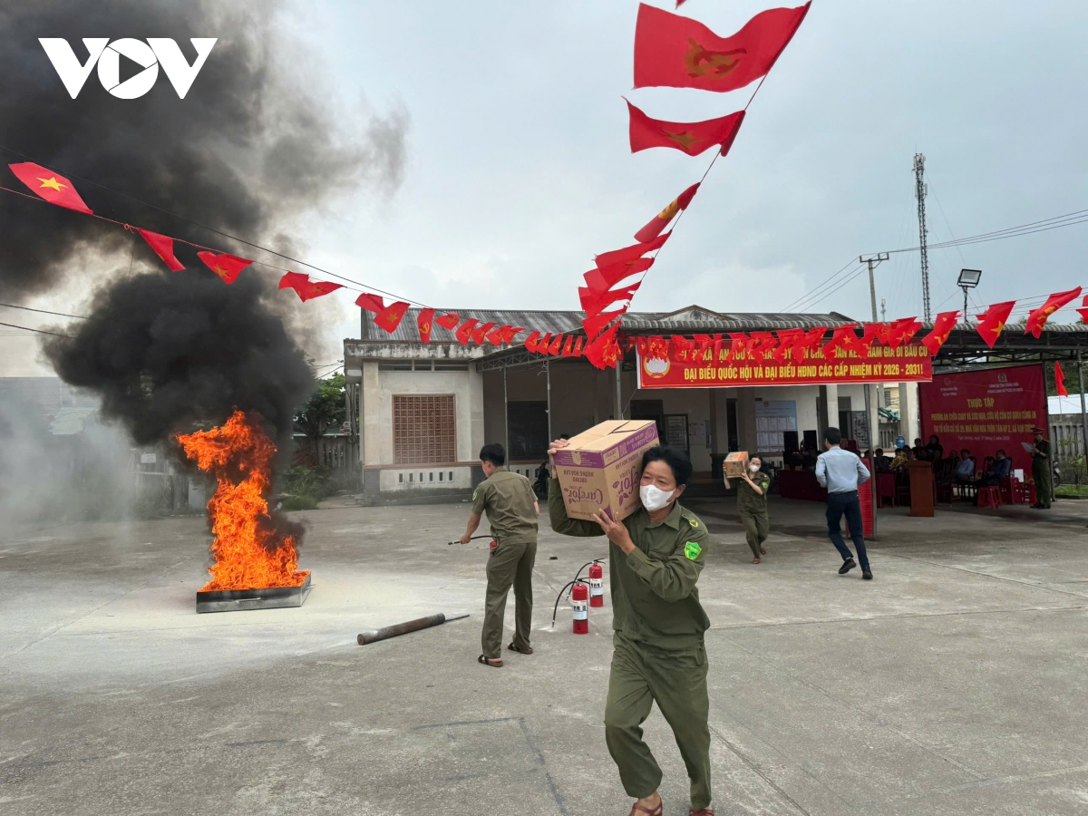 truoc ngay bau cu o vung cong nghiep dung quat hinh anh 5