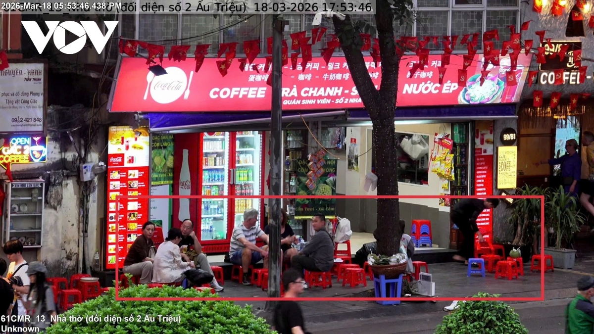 cong an ha noi phat nguoi gan 400 dia diem vi pham trat tu do thi trong mot ngay hinh anh 4