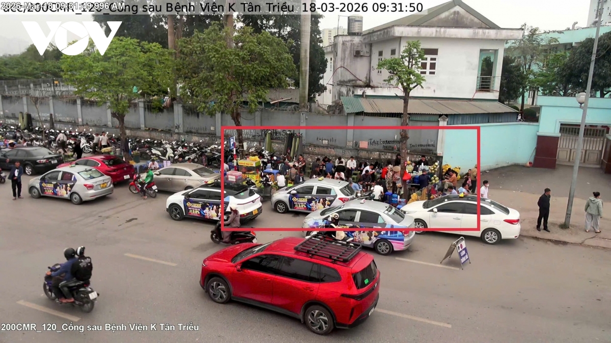 cong an ha noi phat nguoi gan 400 dia diem vi pham trat tu do thi trong mot ngay hinh anh 1