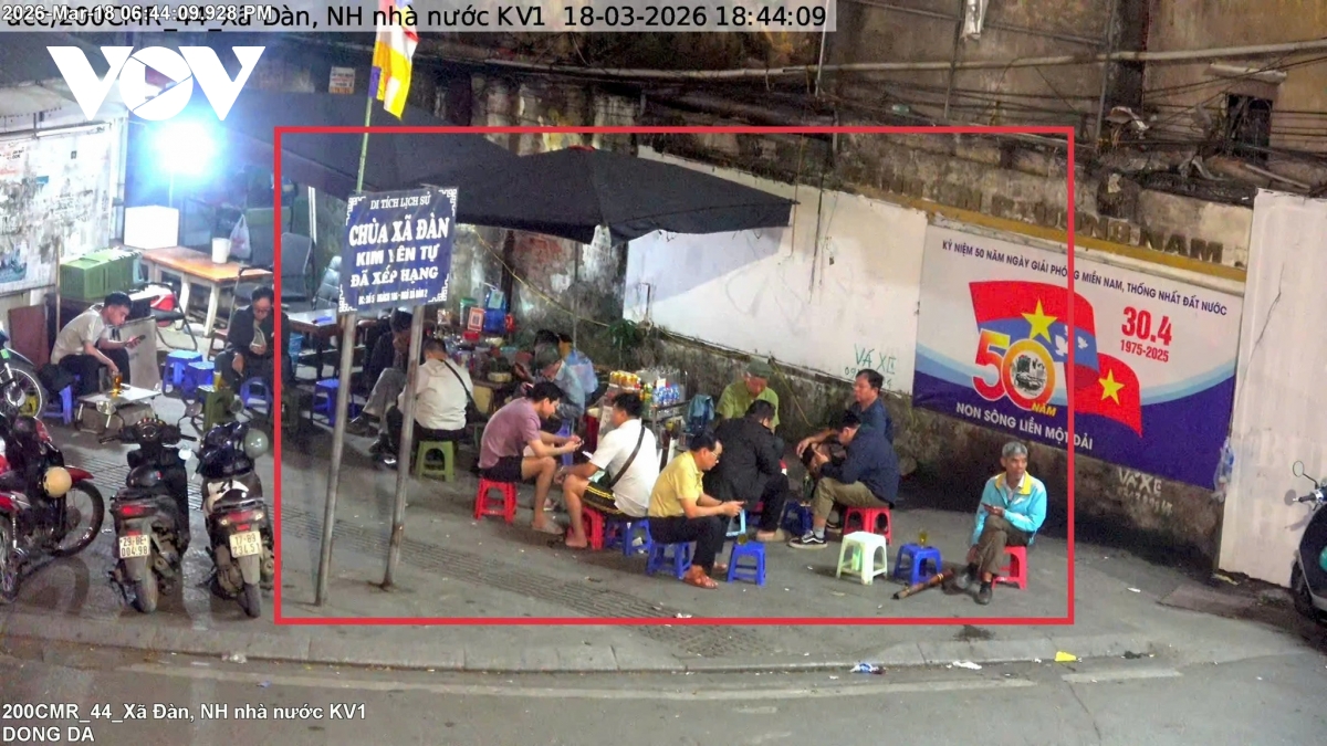 cong an ha noi phat nguoi gan 400 dia diem vi pham trat tu do thi trong mot ngay hinh anh 9