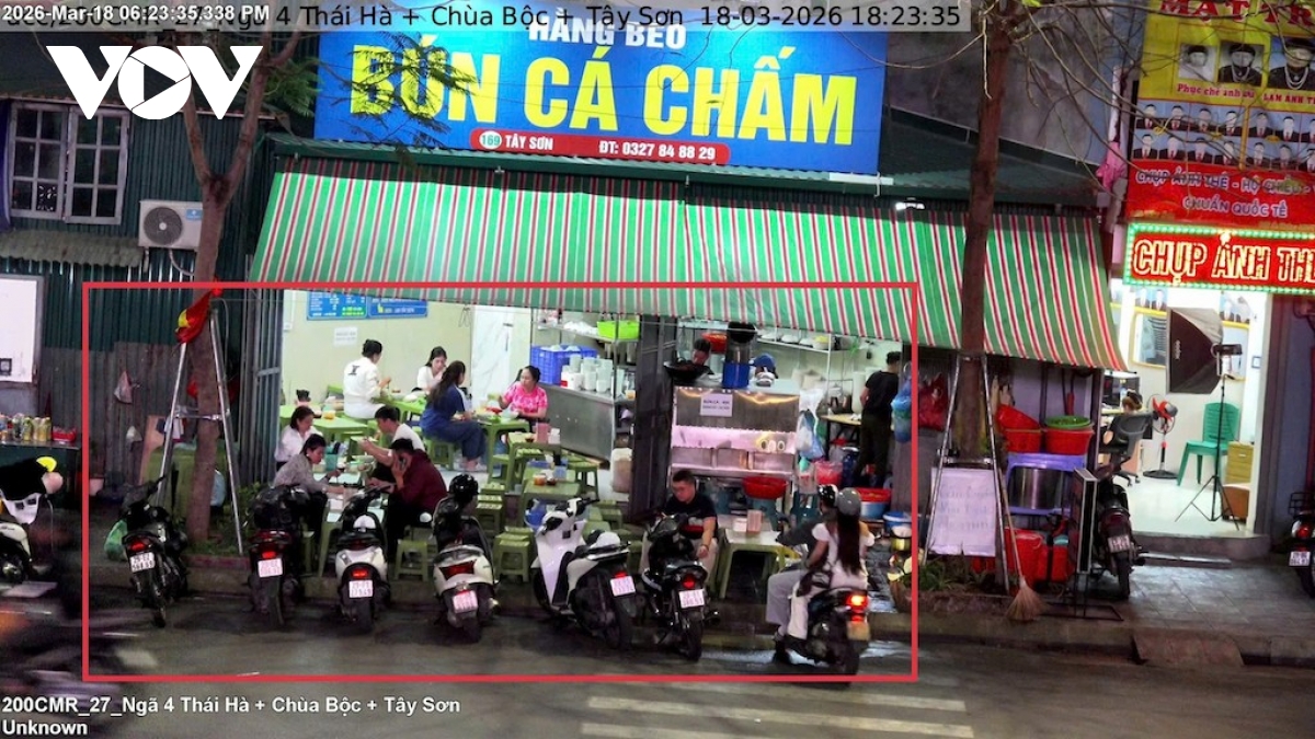 cong an ha noi phat nguoi gan 400 dia diem vi pham trat tu do thi trong mot ngay hinh anh 8
