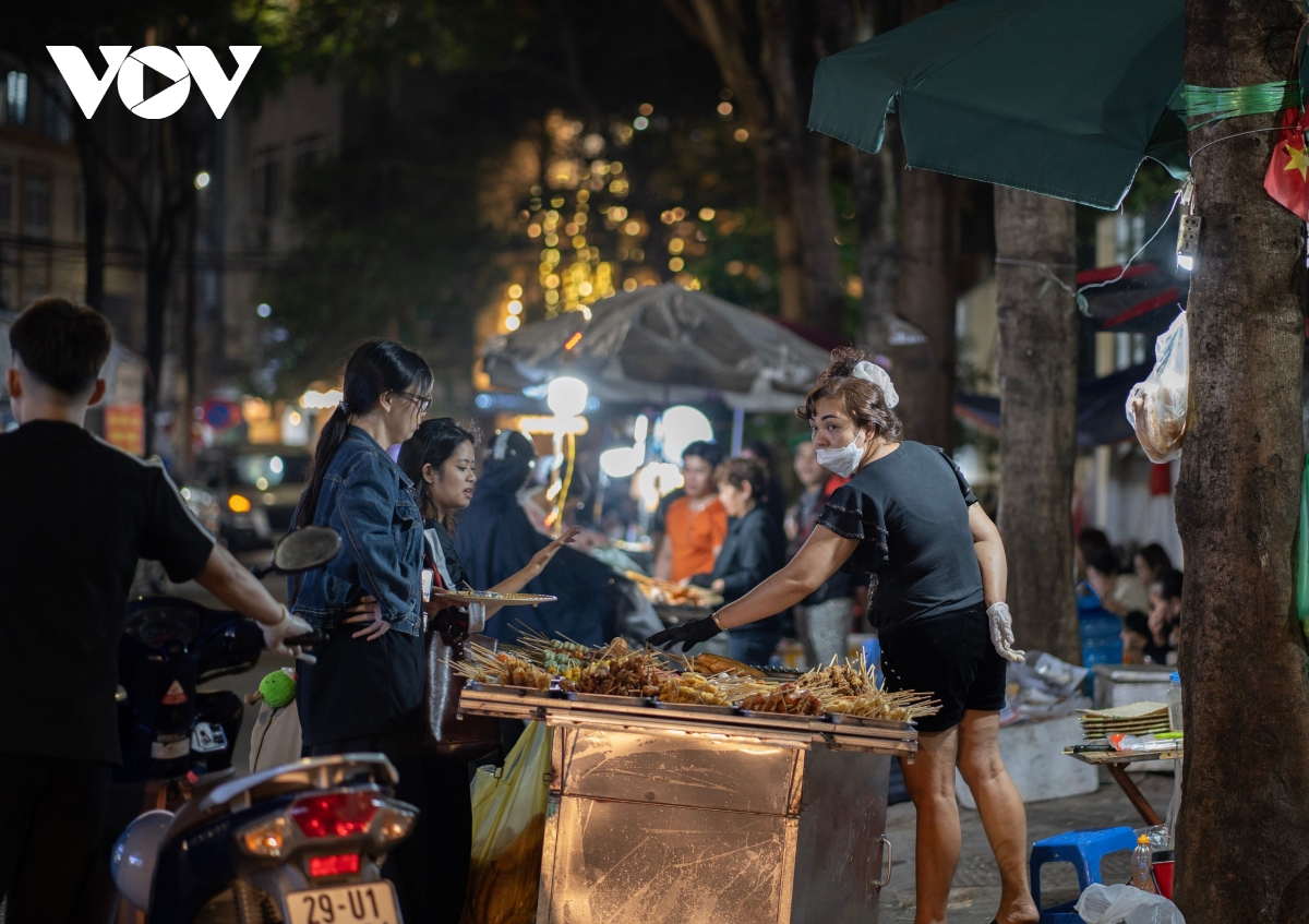 nhan nhan hang quan lan chiem via he sau toi hau thu cua giam doc cong an ha noi hinh anh 13