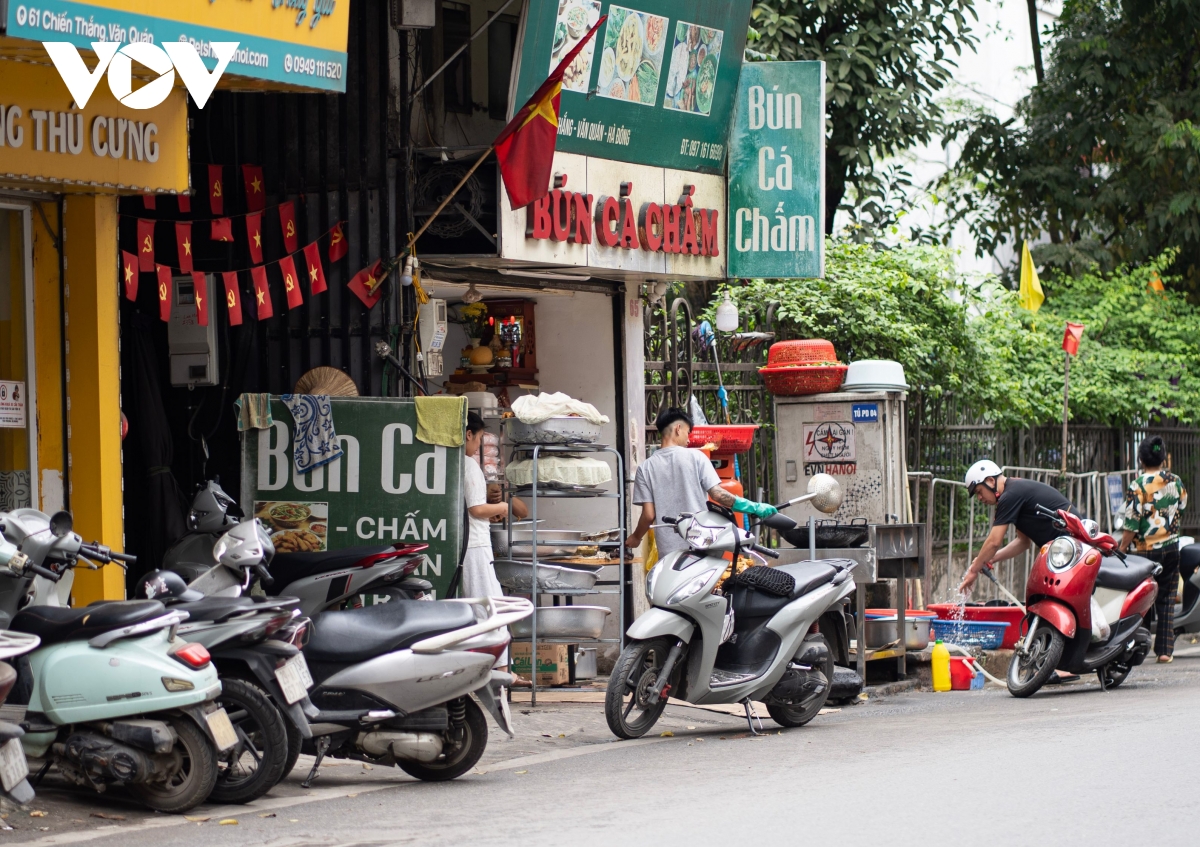 nhan nhan hang quan lan chiem via he sau toi hau thu cua giam doc cong an ha noi hinh anh 1