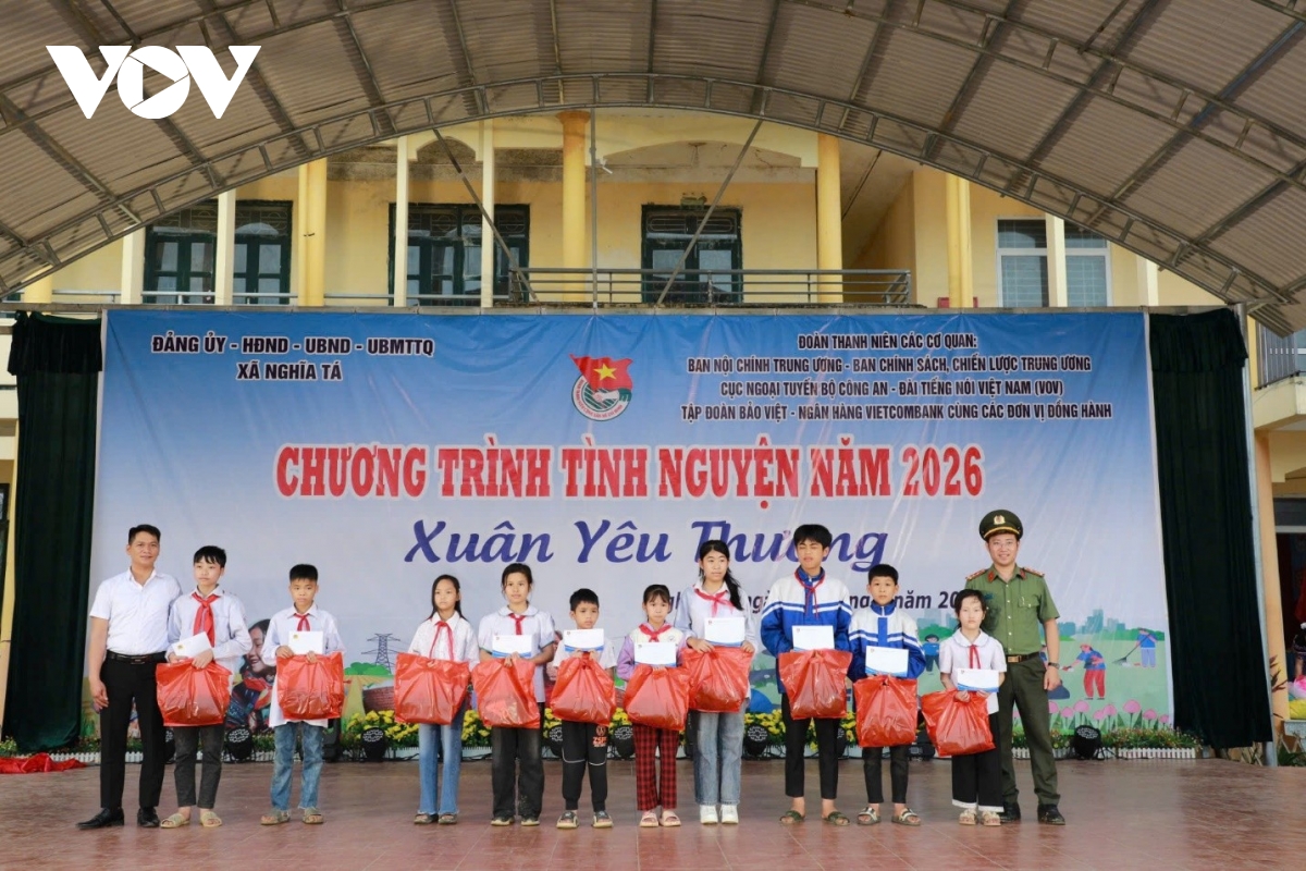 tuoi tre cac co quan trung uong mang xuan yeu thuong ve nghia ta hinh anh 12