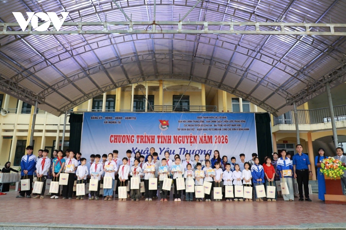 tuoi tre cac co quan trung uong mang xuan yeu thuong ve nghia ta hinh anh 14