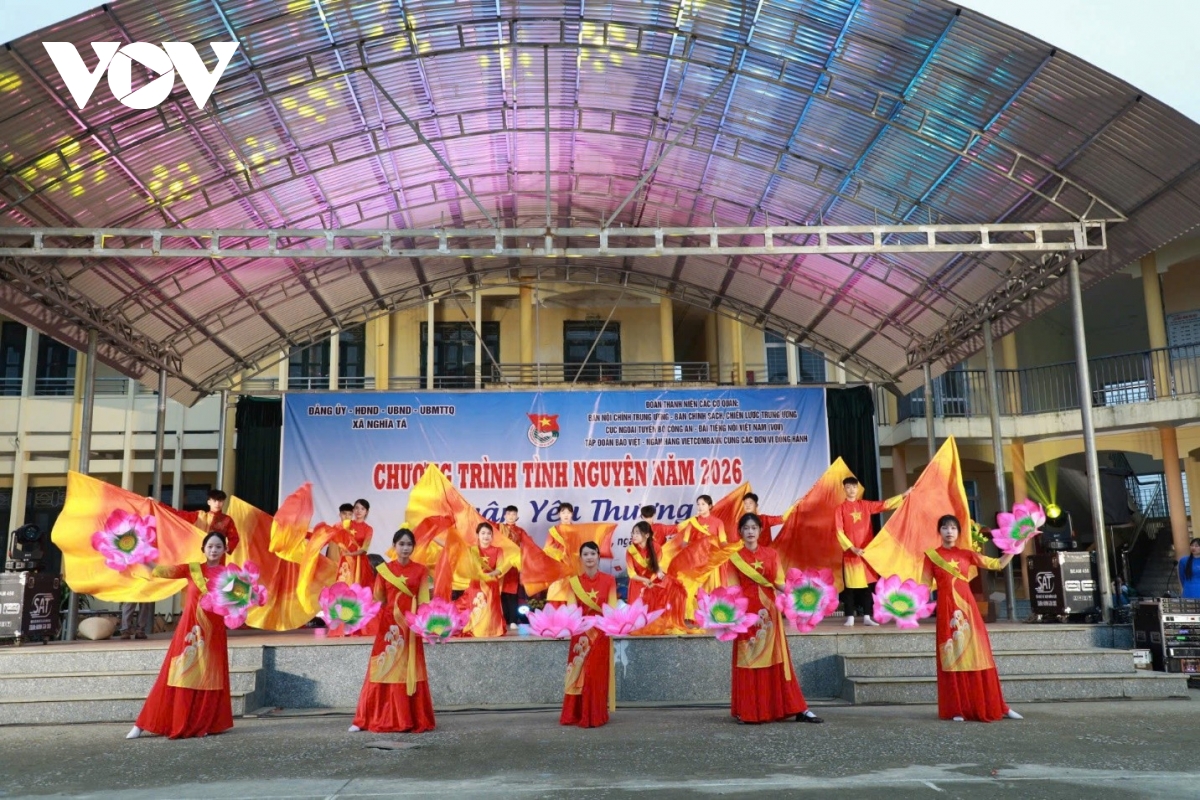 tuoi tre cac co quan trung uong mang xuan yeu thuong ve nghia ta hinh anh 15