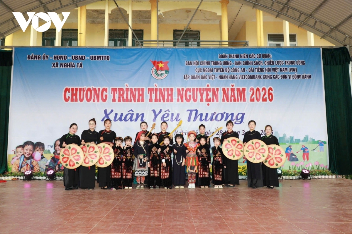 tuoi tre cac co quan trung uong mang xuan yeu thuong ve nghia ta hinh anh 16