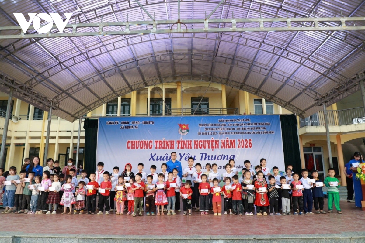 tuoi tre cac co quan trung uong mang xuan yeu thuong ve nghia ta hinh anh 4