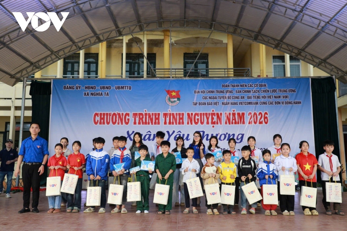 tuoi tre cac co quan trung uong mang xuan yeu thuong ve nghia ta hinh anh 5