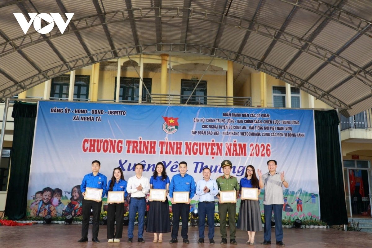 tuoi tre cac co quan trung uong mang xuan yeu thuong ve nghia ta hinh anh 6