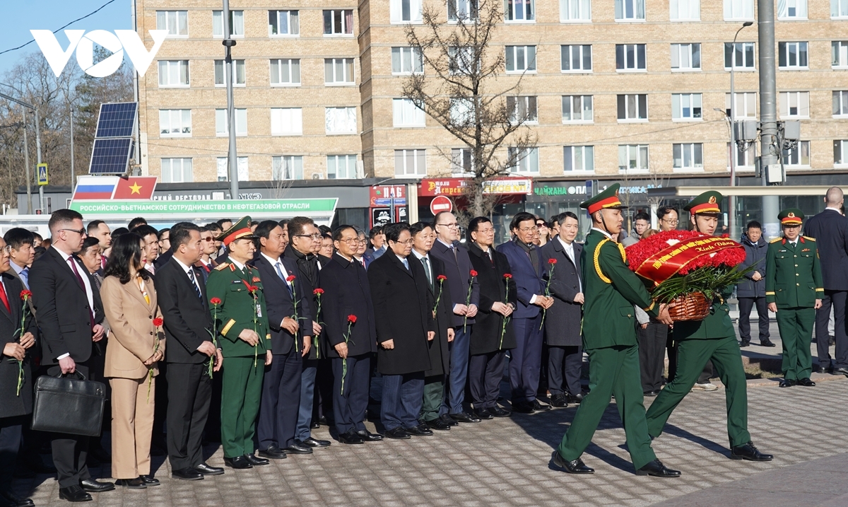 thu tuong pham minh chinh dat hoa tai tuong dai chu tich ho chi minh tai moscow hinh anh 3