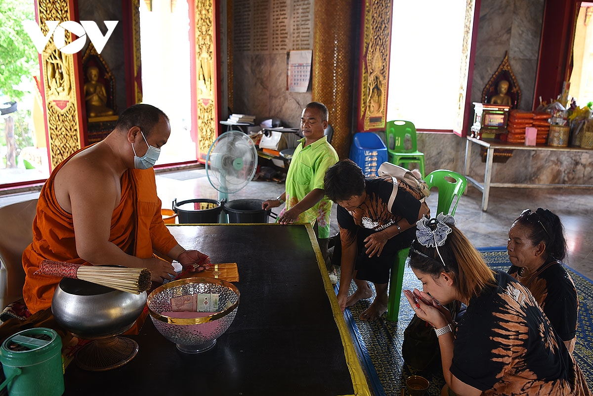 chua wat tham suea, ngoi chua linh thieng ky bi o phia tay xu so chua vang hinh anh 7