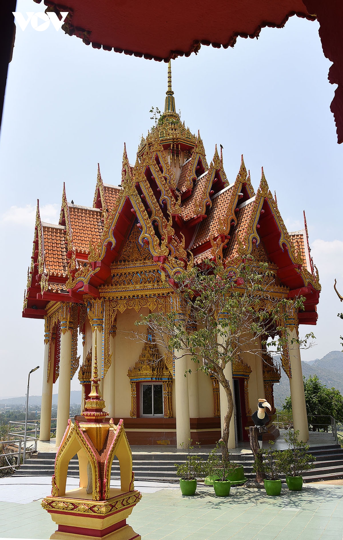 chua wat tham suea, ngoi chua linh thieng ky bi o phia tay xu so chua vang hinh anh 9