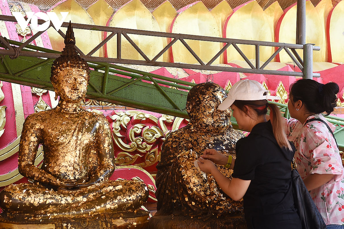 chua wat tham suea, ngoi chua linh thieng ky bi o phia tay xu so chua vang hinh anh 8