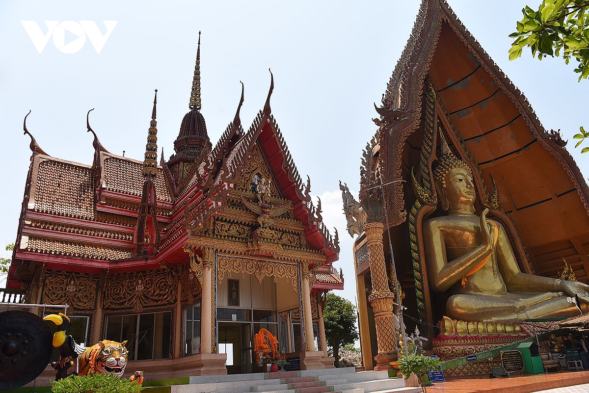 chua wat tham suea, ngoi chua linh thieng ky bi o phia tay xu so chua vang hinh anh 6