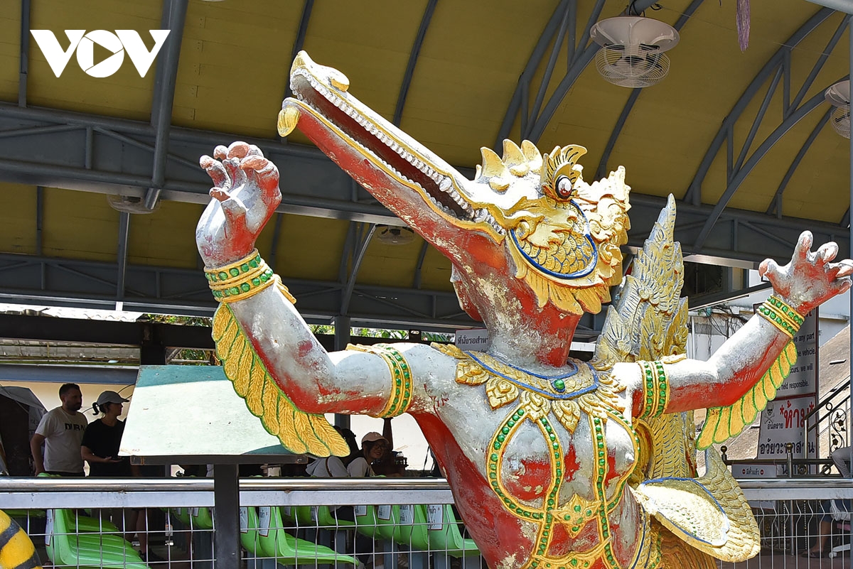 chua wat tham suea, ngoi chua linh thieng ky bi o phia tay xu so chua vang hinh anh 5