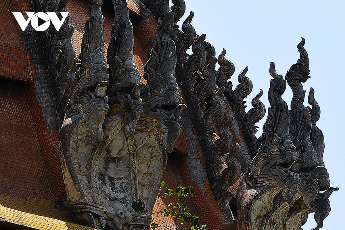 chua wat tham suea, ngoi chua linh thieng ky bi o phia tay xu so chua vang hinh anh 11