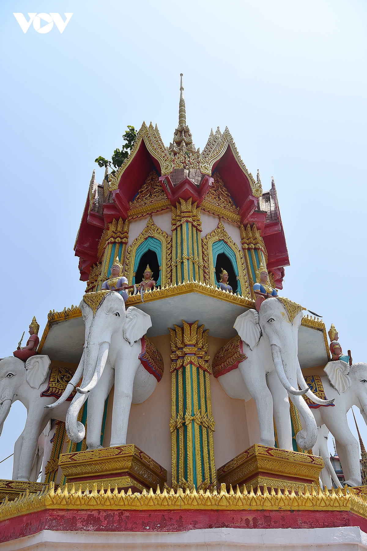 chua wat tham suea, ngoi chua linh thieng ky bi o phia tay xu so chua vang hinh anh 10