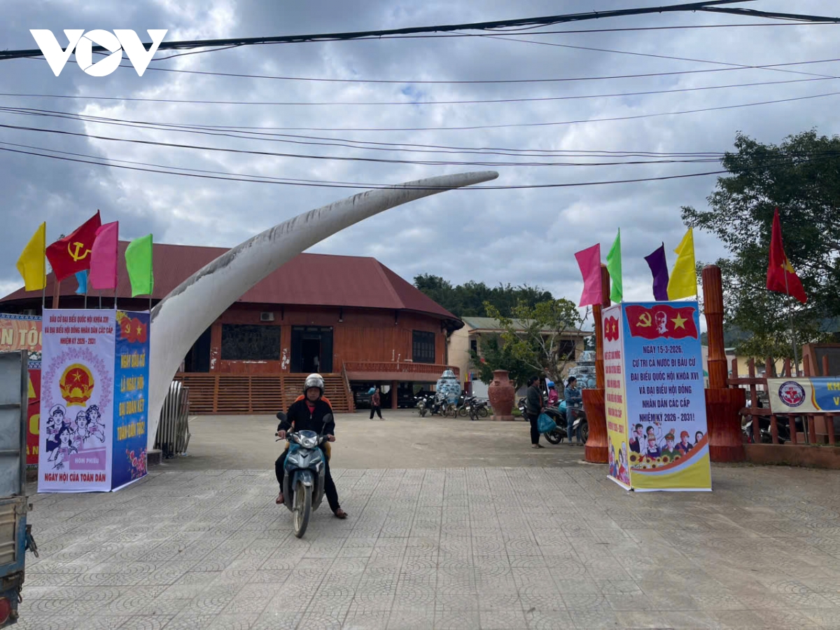 Dong bao co tu o mien nui Da nang hao huc doi ngay bau cu hinh anh 2