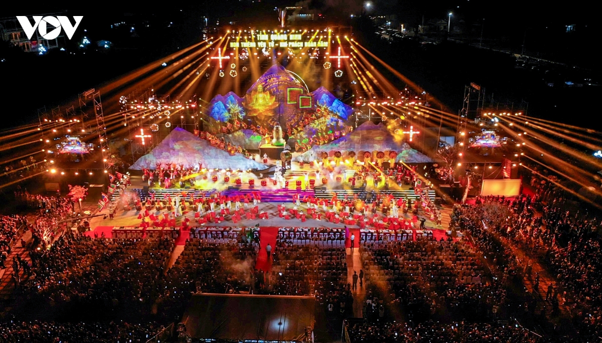 man nhan chuong trinh nghe thuat non thieng yen tu - khi phach ngan nam hinh anh 1