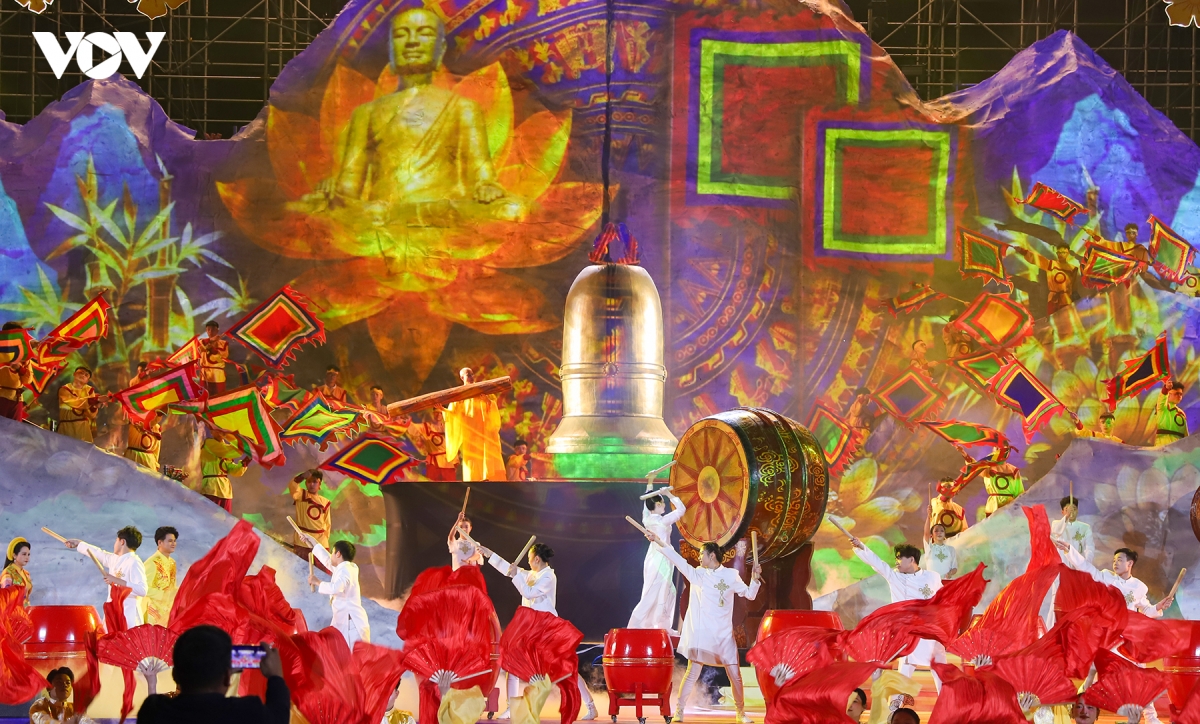 man nhan chuong trinh nghe thuat non thieng yen tu - khi phach ngan nam hinh anh 2