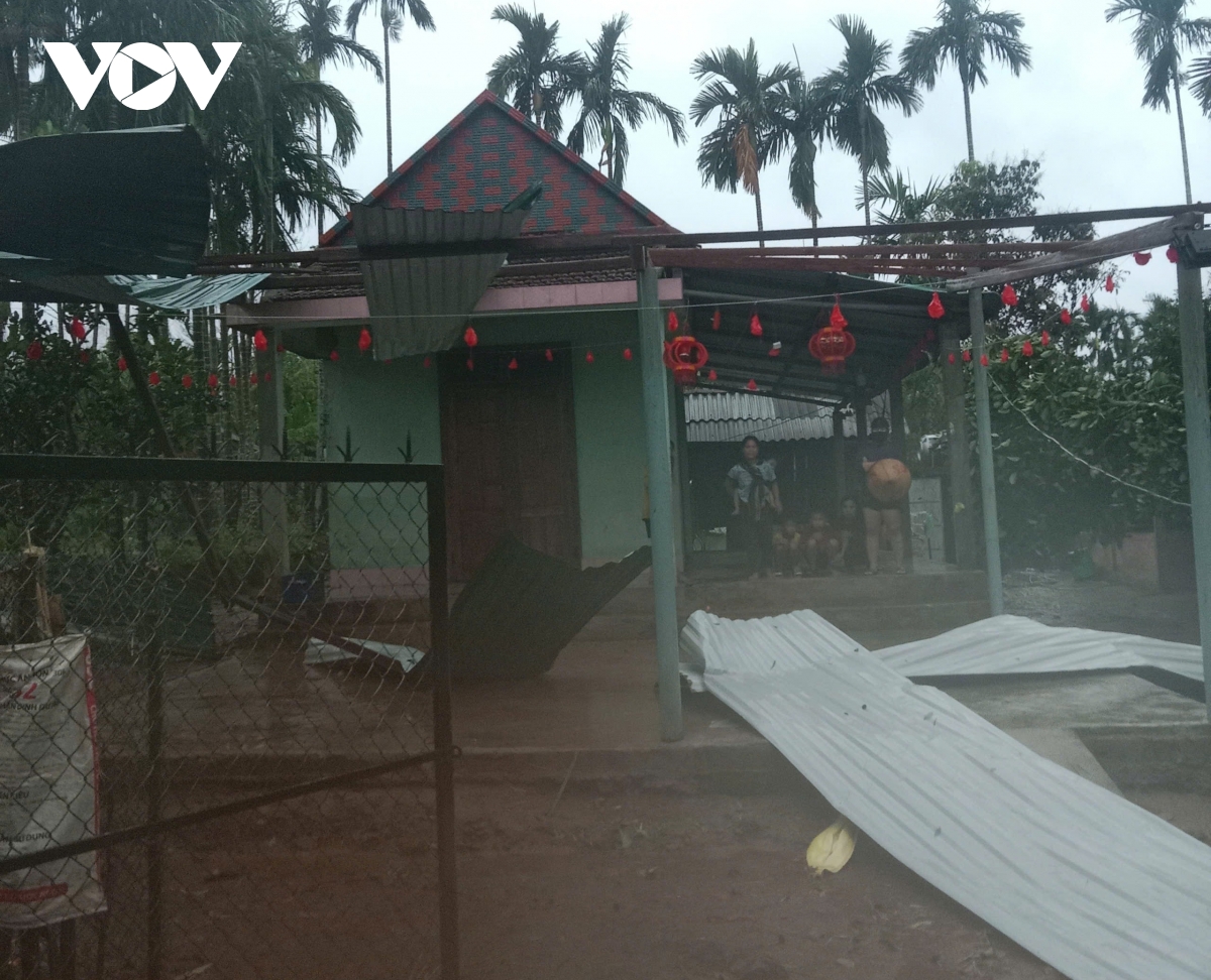 quang ngai loc xoay lam toc mai 116 nha dan o ba vi hinh anh 1