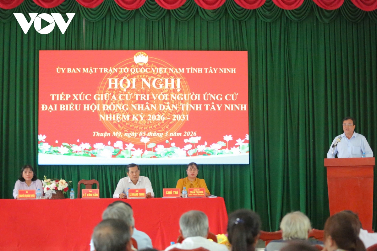 chu tich tinh tay ninh le van han trao doi kien nghi cua cu tri hinh anh 1