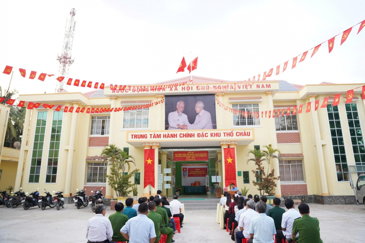an giang 2.182 cu tri o dac khu tho chau di bau cu hinh anh 1