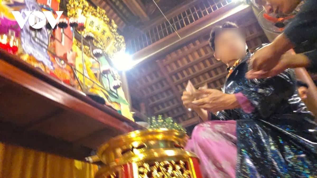 ninh binh can lam ro hoat dong tam linh va dong tien tai Den lanh giang hinh anh 1