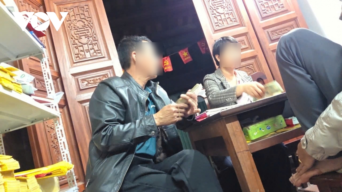 ninh binh can lam ro hoat dong tam linh va dong tien tai Den lanh giang hinh anh 2