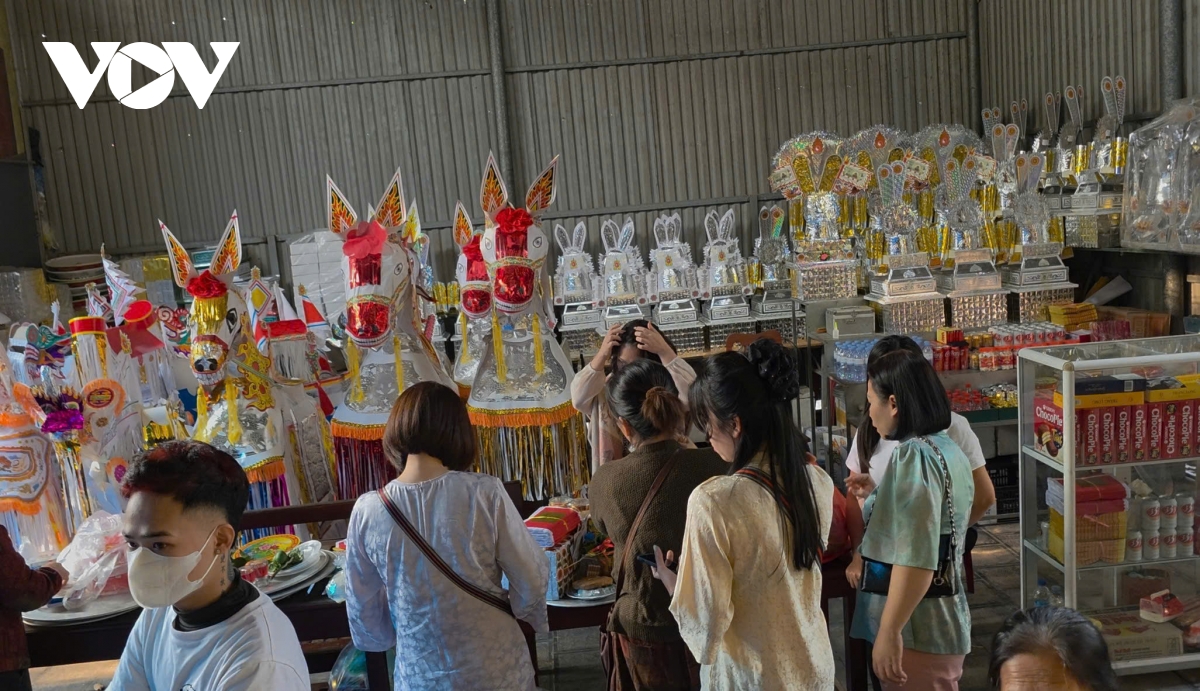 ninh binh can lam ro hoat dong tam linh va dong tien tai Den lanh giang hinh anh 3