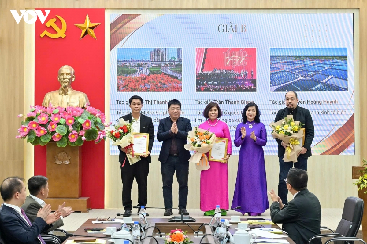 22 tac pham doat giai cuoc thi anh bao chi viet nam tren hanh trinh doi moi hinh anh 4