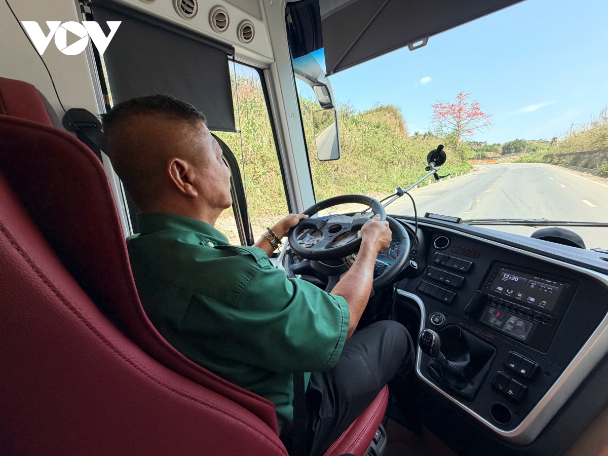 khao sat an toan xe khach giuong nam hai tang tren cac tuyen duong deo doc tay bac hinh anh 3