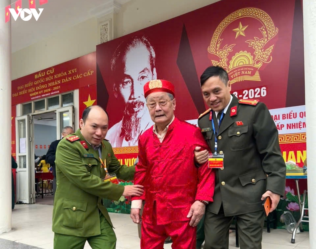 Dam bao tuyet doi an ninh trat tu, ho tro bau cu, cong an thu do ra quan 100 hinh anh 11