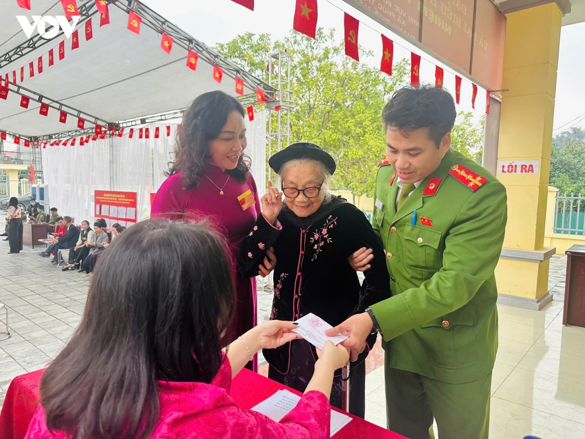 Dam bao tuyet doi an ninh trat tu, ho tro bau cu, cong an thu do ra quan 100 hinh anh 6