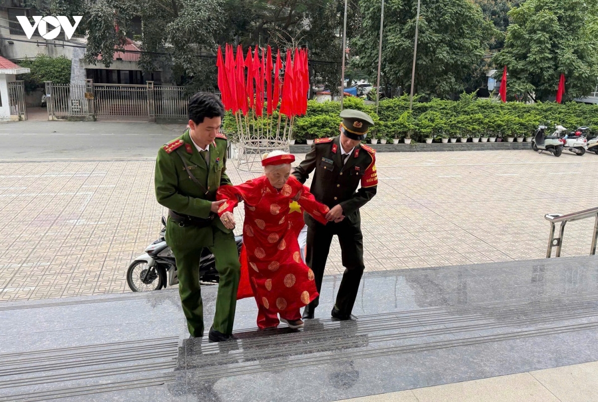 Dam bao tuyet doi an ninh trat tu, ho tro bau cu, cong an thu do ra quan 100 hinh anh 7