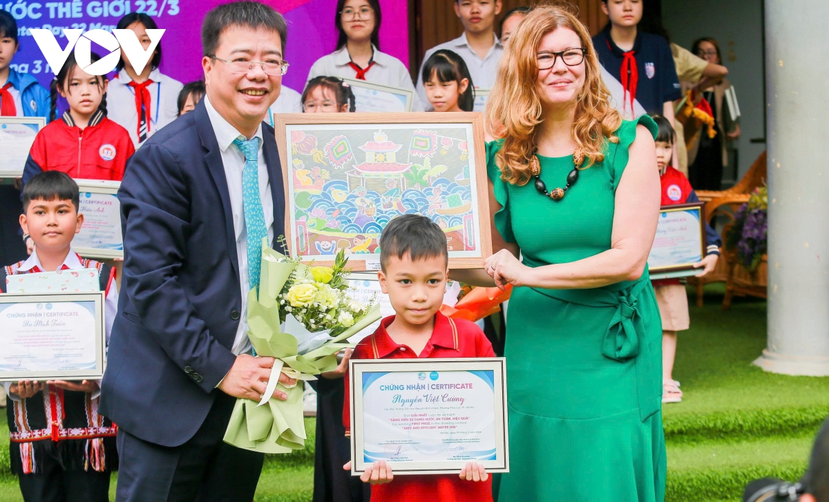 tre em viet keu goi bao ve tung giot nuoc hinh anh 3