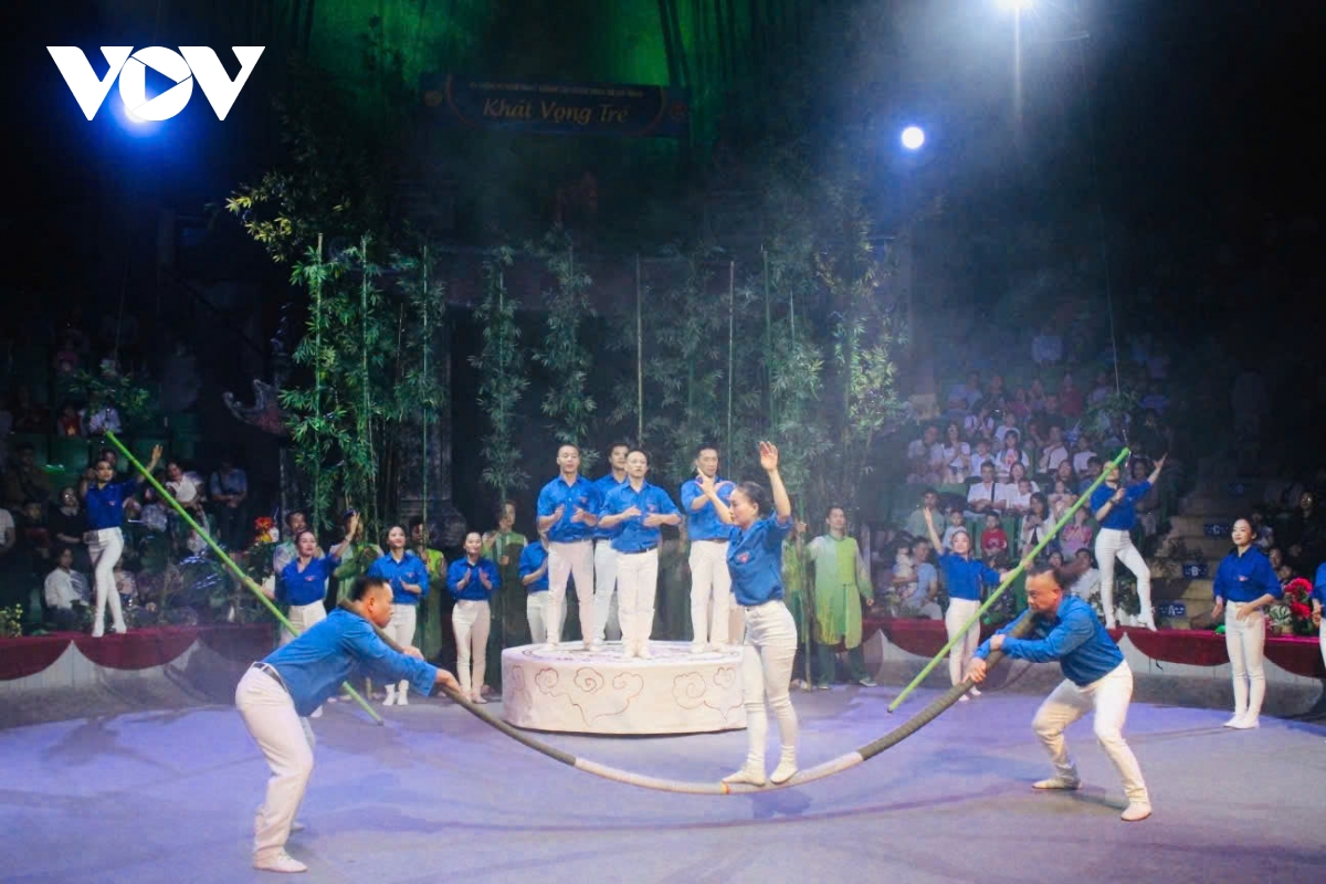 thanh nien vov to chuc xem vo xiec khat vong tre chao mung thanh lap Doan hinh anh 9