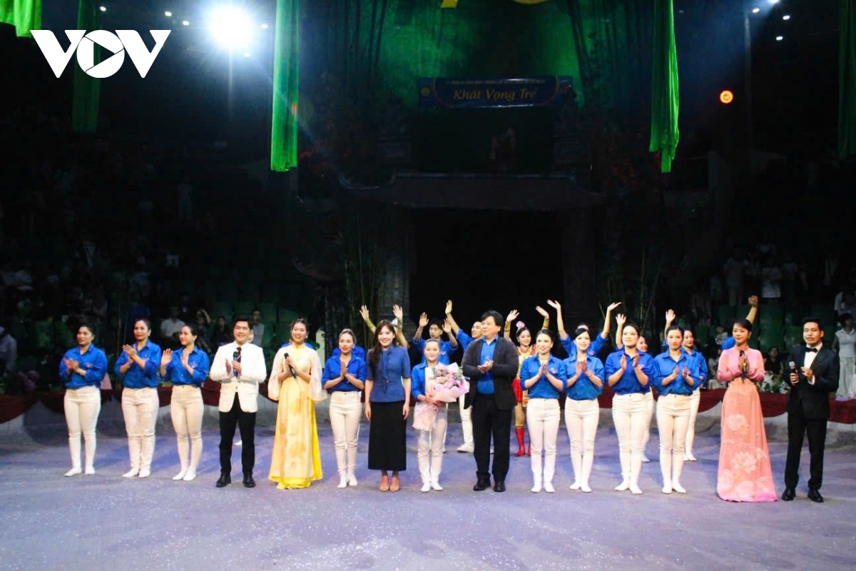 thanh nien vov to chuc xem vo xiec khat vong tre chao mung thanh lap Doan hinh anh 10