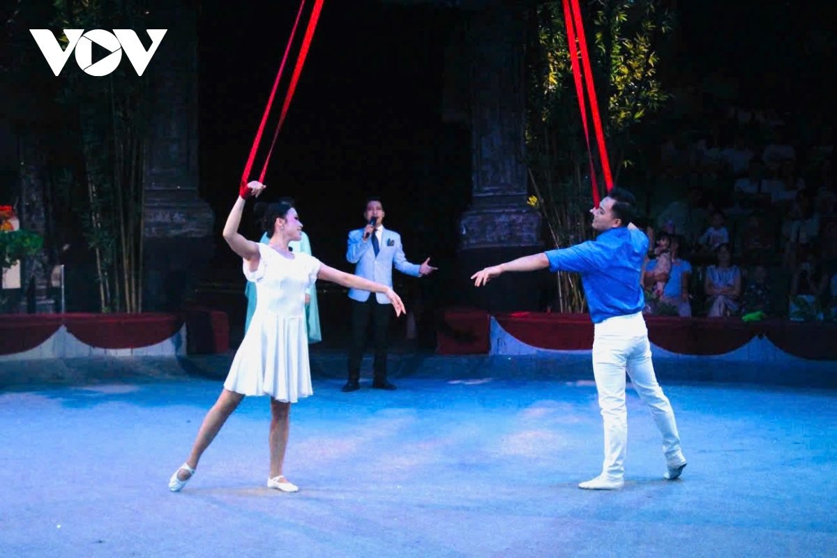 thanh nien vov to chuc xem vo xiec khat vong tre chao mung thanh lap Doan hinh anh 5