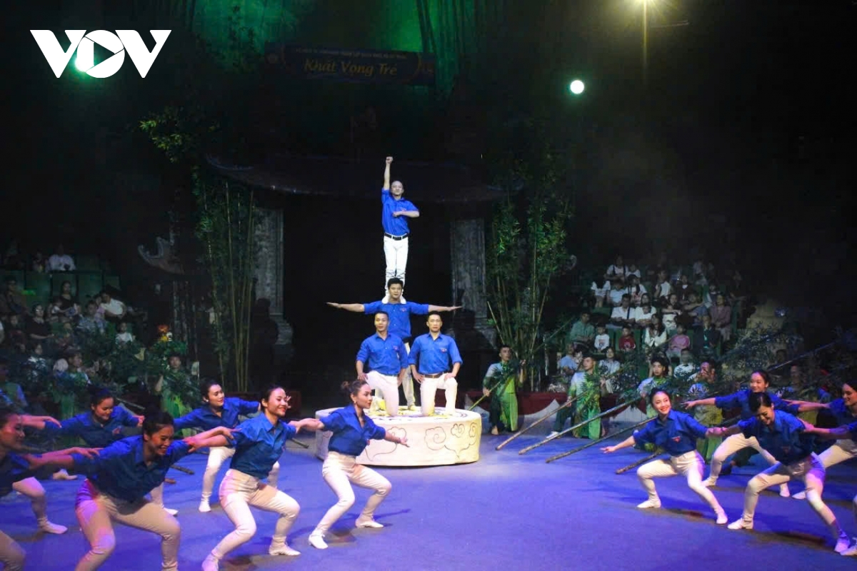 thanh nien vov to chuc xem vo xiec khat vong tre chao mung thanh lap Doan hinh anh 1