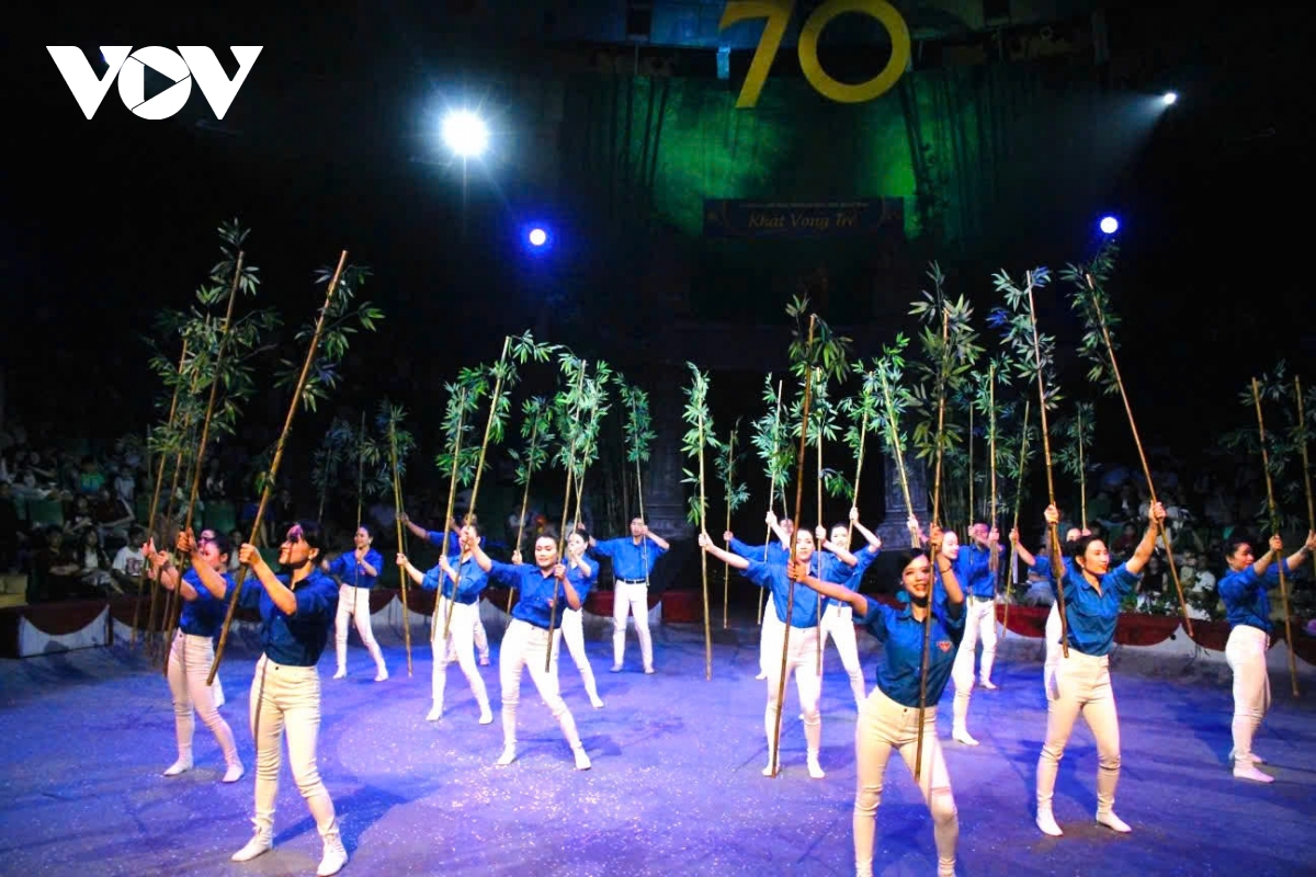 thanh nien vov to chuc xem vo xiec khat vong tre chao mung thanh lap Doan hinh anh 8