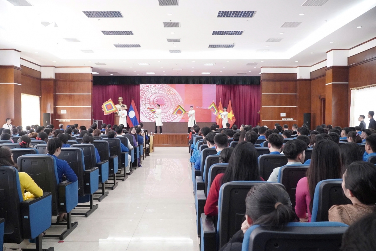 soi noi hoat dong ky niem 95 nam thanh lap Doan tncs ho chi minh tai lao hinh anh 1