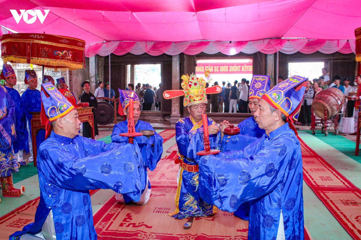 ve xu Doai vui hoi truyen thong Dinh so hinh anh 8