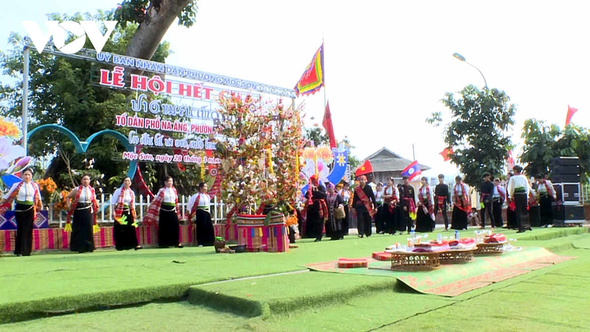 Dac sac le hoi het cha cua nguoi thai son la hinh anh 2