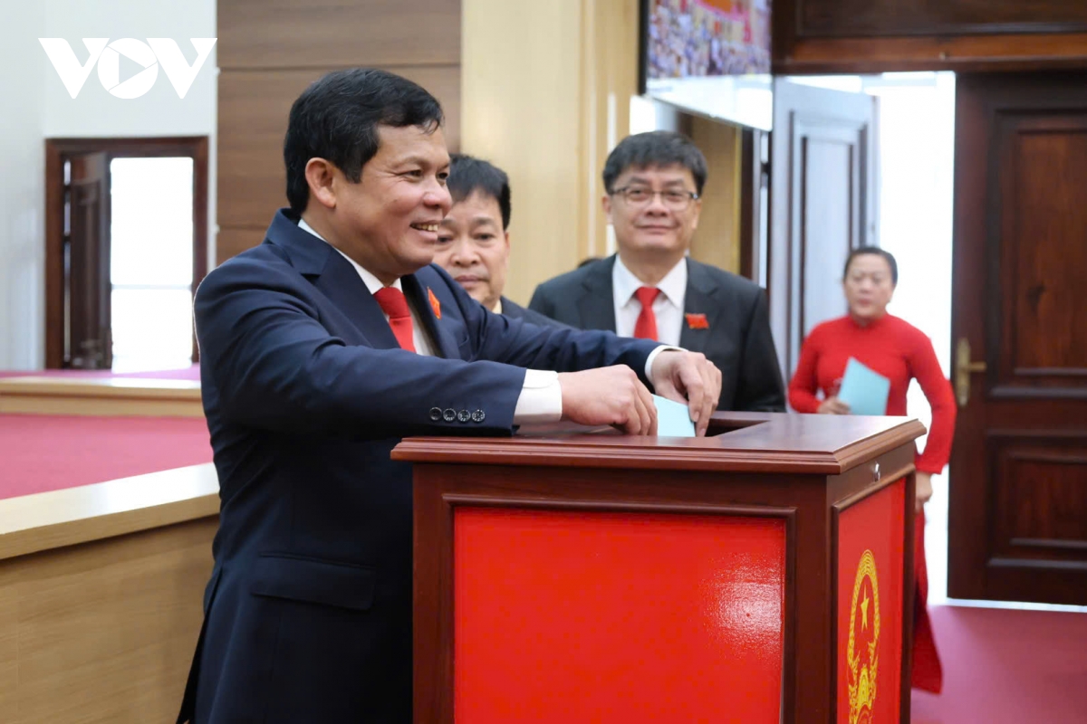 Ong nguyen Duc tuy duoc bau giu chuc chu tich hDnd tinh quang ngai hinh anh 2