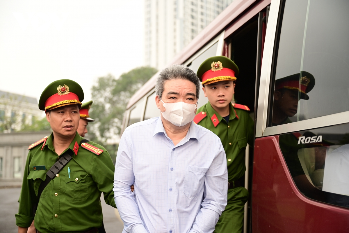 dan giai cuu thu truong hoang van thang hau toa voi cao buoc nhan hoi lo hinh anh 9