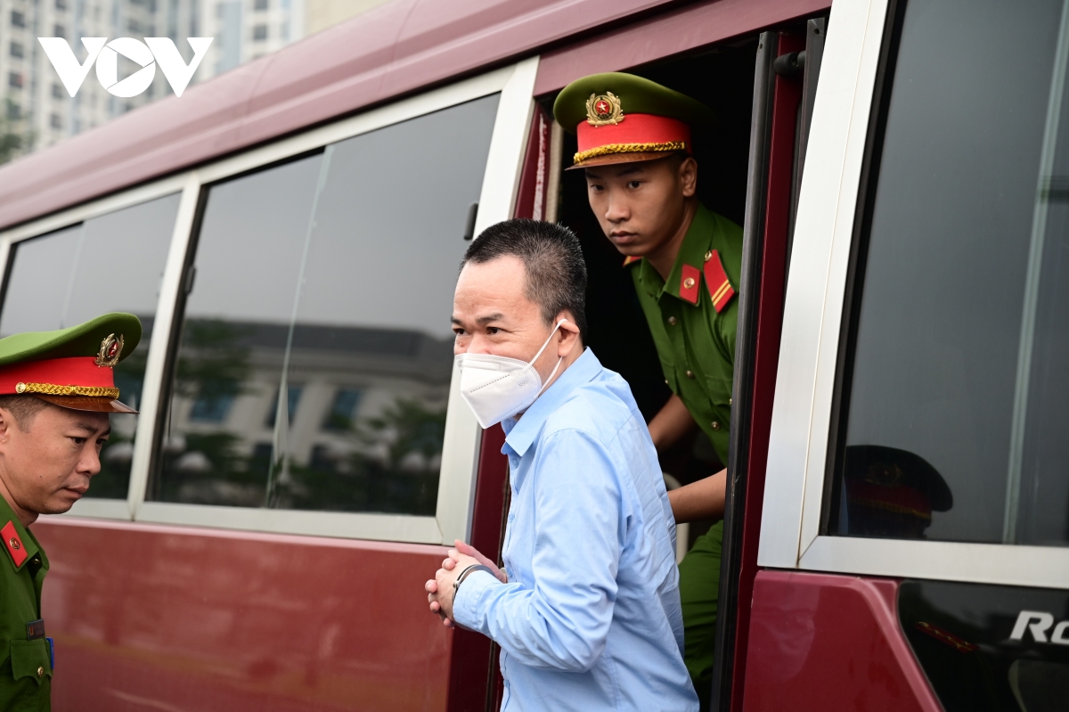 dan giai cuu thu truong hoang van thang hau toa voi cao buoc nhan hoi lo hinh anh 11